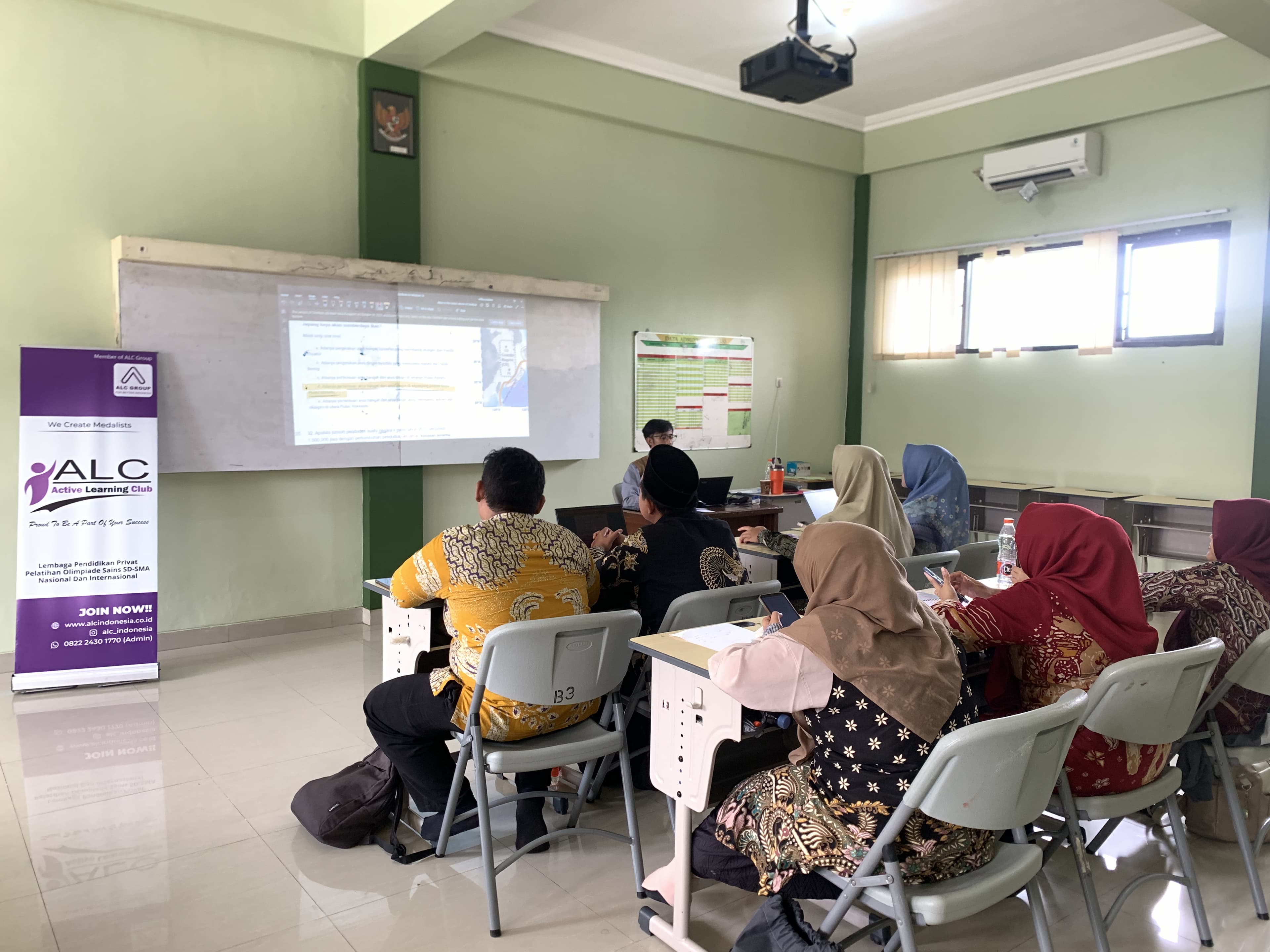 Pelatihan guru & staff (Training)